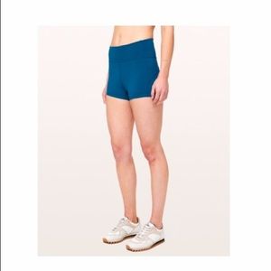 Lululemon 2.5 Everluxe Shorts 🍋